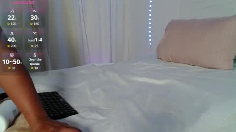 Coral Reyes online show from December 5, 2025, 11:08 am