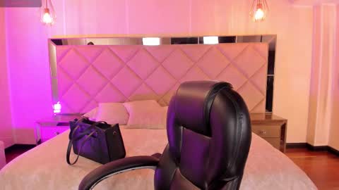 Corinne Russo online show from February 10, 2026, 3:43 am