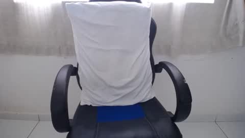 Snapshot of corolaxxl chatting on October 14, 2025, 2:51 pm corolaxxl online show from October 14, 2025, 2:51 pm