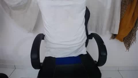 Snapshot of corolaxxl chatting on October 21, 2025, 1:28 am corolaxxl online show from October 21, 2025, 1:28 am