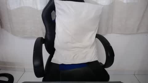 Snapshot of corolaxxl chatting on November 6, 2025, 10:43 pm corolaxxl online show from November 6, 2025, 10:43 pm