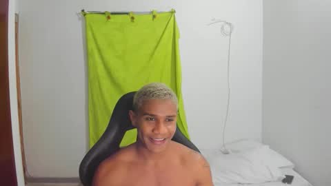 Ethan  online show from May 18, 2026, 11:32 pm