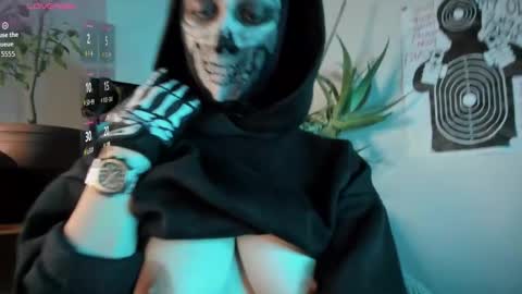 cos_operator online show from October 5, 2025, 5:44 pm