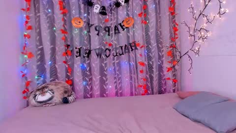 Snapshot of cosmic_girll chatting on November 8, 2025, 7:01 pm Alice online show from November 8, 2025, 7:01 pm