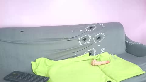 Snapshot of cottons_candys chatting on November 11, 2025, 12:16 pm cottons_candys online show from November 11, 2025, 12:16 pm