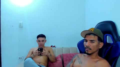 Snapshot of couple_bigcock_ chatting on September 11, 2025, 2:44 am aron y stivens online show from September 11, 2025, 2:44 am