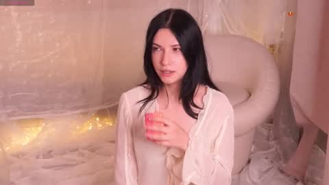 Alex and Mia online show from November 12, 2025, 4:51 pm