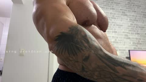 couplemuscle40 online show from April 7, 2026, 1:39 am