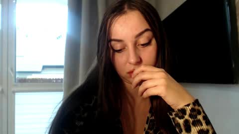 Courtney online show from October 16, 2025, 2:29 pm