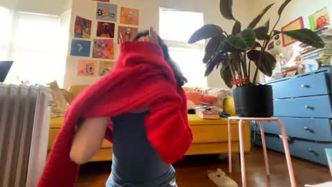 Snapshot of covergirl9 chatting on November 19, 2025, 5:57 pm covergirl9 online show from November 19, 2025, 5:57 pm