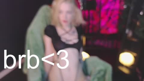 Snapshot of crackling_tati chatting on January 12, 2025, 12:49 am Tati online show from January 12, 2025, 12:49 am