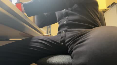 Snapshot of cranbb chatting on October 9, 2025, 10:19 pm CranBB online show from October 9, 2025, 10:19 pm