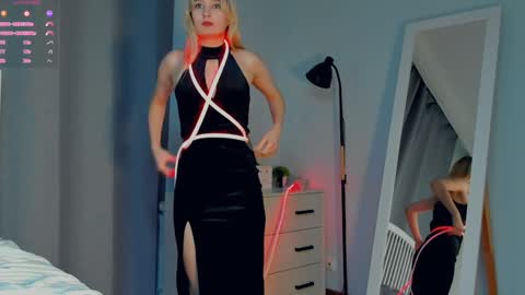 Snapshot of crazy_selfi chatting on December 25, 2024, 11:31 pm Emma online show from December 25, 2024, 11:31 pm