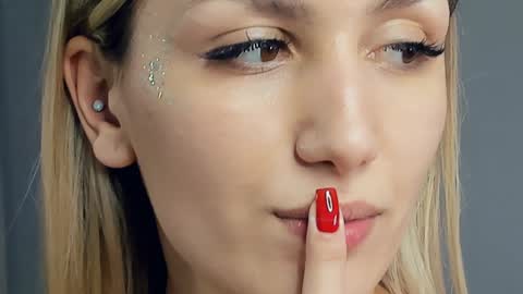 Snapshot of crazy_selfi chatting on February 1, 2025, 5:28 am Emma online show from February 1, 2025, 5:28 am