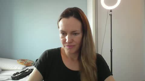 Anny online show from December 16, 2025, 10:53 am