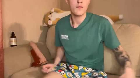 Snapshot of crazybottom99 chatting on January 5, 2025, 5:51 pm Alex online show from January 5, 2025, 5:51 pm