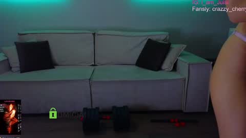 Snapshot of crazzy_cherry chatting on September 25, 2025, 1:37 pm crazzy cherry online show from September 25, 2025, 1:37 pm