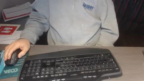 Creamormilk online show from October 27, 2025, 1:48 pm