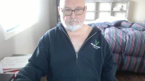 Creamormilk online show from December 18, 2025, 2:23 pm