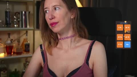 Snapshot of creme_dela_creme chatting on October 24, 2025, 5:42 pm Quinn de la Creme online show from October 24, 2025, 5:42 pm