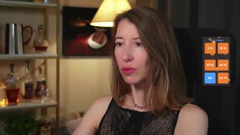 Snapshot of creme_dela_creme chatting on November 11, 2025, 6:41 pm Quinn de la Creme online show from November 11, 2025, 6:41 pm