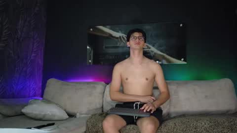 CRHISTIAN online show from April 14, 2026, 1:55 am