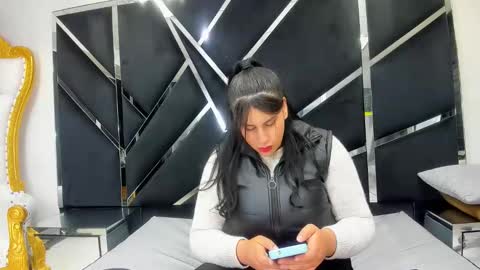 Criistaal   online show from May 24, 2026, 3:11 am