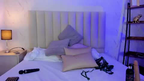 Snapshot of criistal_blossom chatting on July 6, 2026, 3:14 pm Cristal online show from July 6, 2026, 3:14 pm