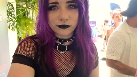 Crimson Kitten online show from May 13, 2026, 5:43 pm