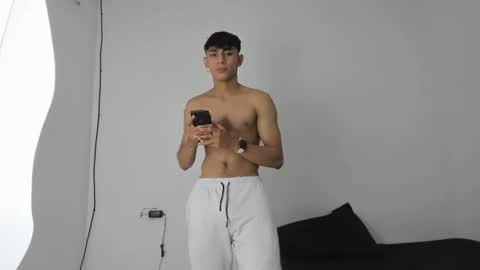 Snapshot of cris1260 chatting on March 10, 2025, 9:51 pm Cristian online show from March 10, 2025, 9:51 pm