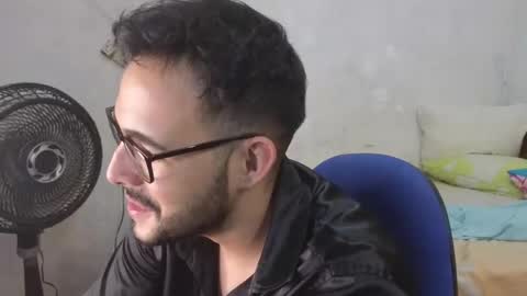 Snapshot of cris_simons chatting on December 3, 2024, 4:58 am cris_simons online show from December 3, 2024, 4:58 am