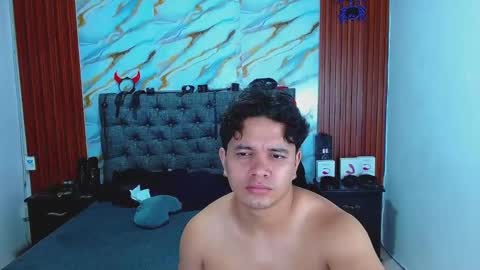 CRISANDMERY online show from May 11, 2026, 5:24 am