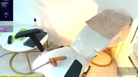  Criss Evans  online show from October 3, 2025, 8:28 pm