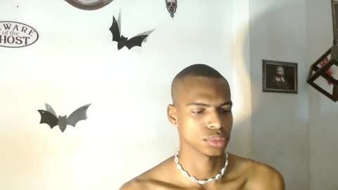 criss_zuri online show from October 23, 2025, 11:42 am