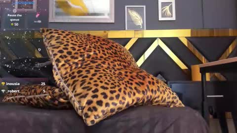 crissh 1 online show from March 7, 2025, 1:42 am