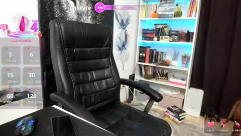 Snapshot of crissnight chatting on November 11, 2025, 9:31 am Twitter Christinne p online show from November 11, 2025, 9:31 am