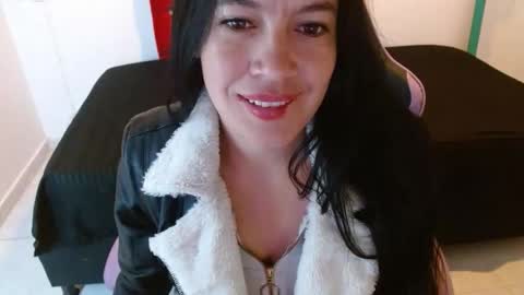 cristal541658 online show from January 6, 2026, 12:42 pm