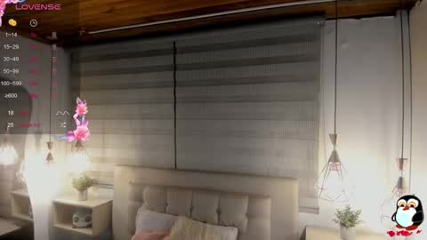 Snapshot of cristal__hot_1 chatting on October 6, 2025, 4:10 am Cristal online show from October 6, 2025, 4:10 am