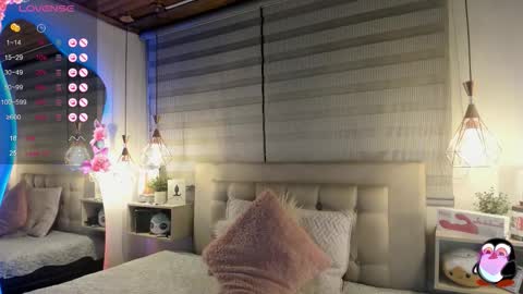 Snapshot of cristal__hot_1 chatting on November 2, 2025, 4:04 am Cristal online show from November 2, 2025, 4:04 am