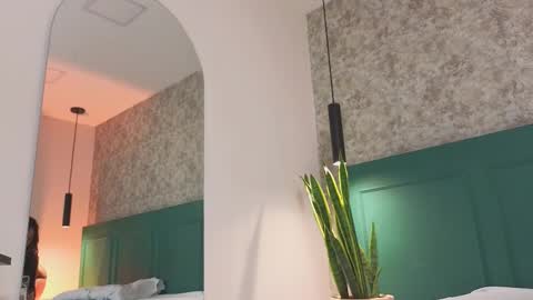 Cristal  online show from November 22, 2025, 1:43 pm