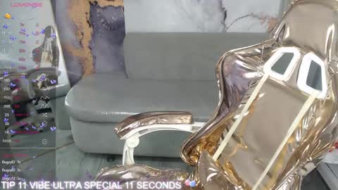 Snapshot of cristal_v_ chatting on February 28, 2025, 6:32 am Cristal online show from February 28, 2025, 6:32 am
