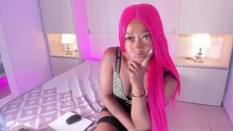 cristalbennet online show from May 28, 2026, 7:55 pm