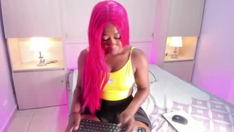 cristalbennet online show from May 29, 2026, 7:45 pm