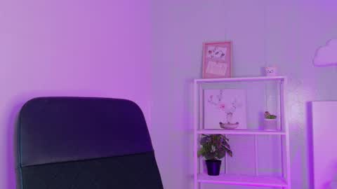 Nicole  Connection time 220pm-910pmCol online show from January 5, 2026, 8:01 pm