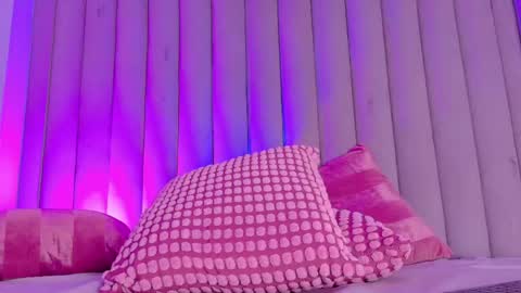 Nicole  Connection time 220pm-910pmCol online show from April 25, 2026, 3:20 am