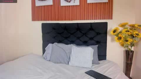 cristale69 online show from April 8, 2026, 6:52 pm