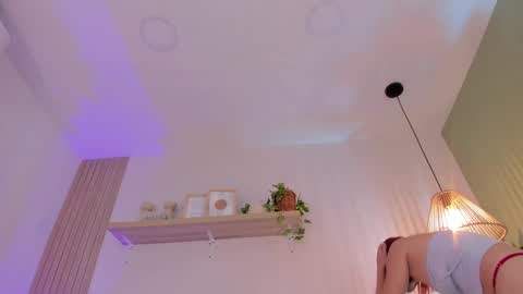 cristalfoxy_ online show from February 5, 2026, 8:13 pm