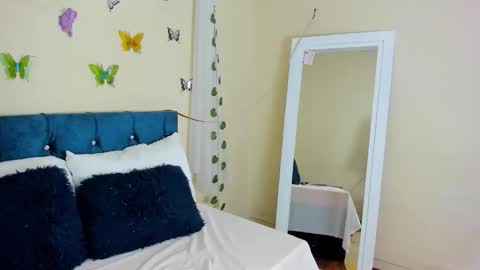 cristal walker online show from October 10, 2025, 11:53 am