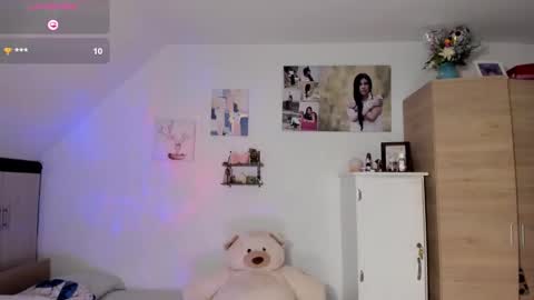 veronika online show from March 7, 2026, 3:36 am