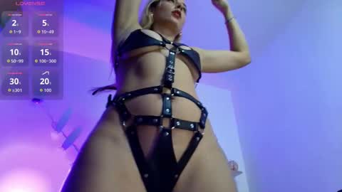 Snapshot of cristeljansen chatting on October 8, 2025, 4:37 pm This blondie girl is waiting for someone very horny to get some fun online show from October 8, 2025, 4:37 pm